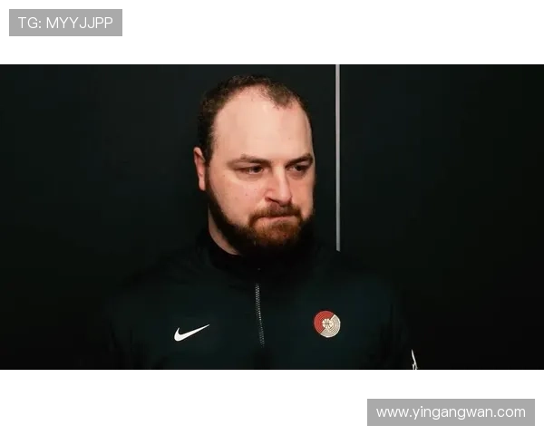 去年夏季联赛李贤重执教经历回顾混音主帅称其乐于倾听与沟通能力强